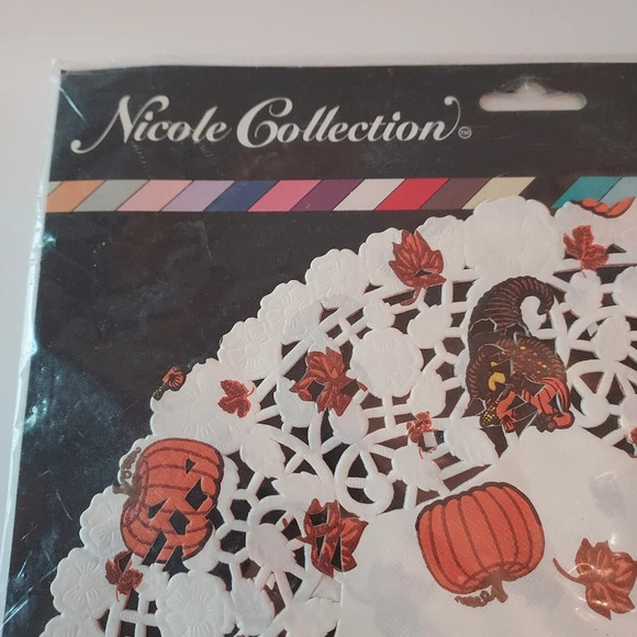 Vintage Nicole Collection Lace Paper Doilies - Picture 2 of 6